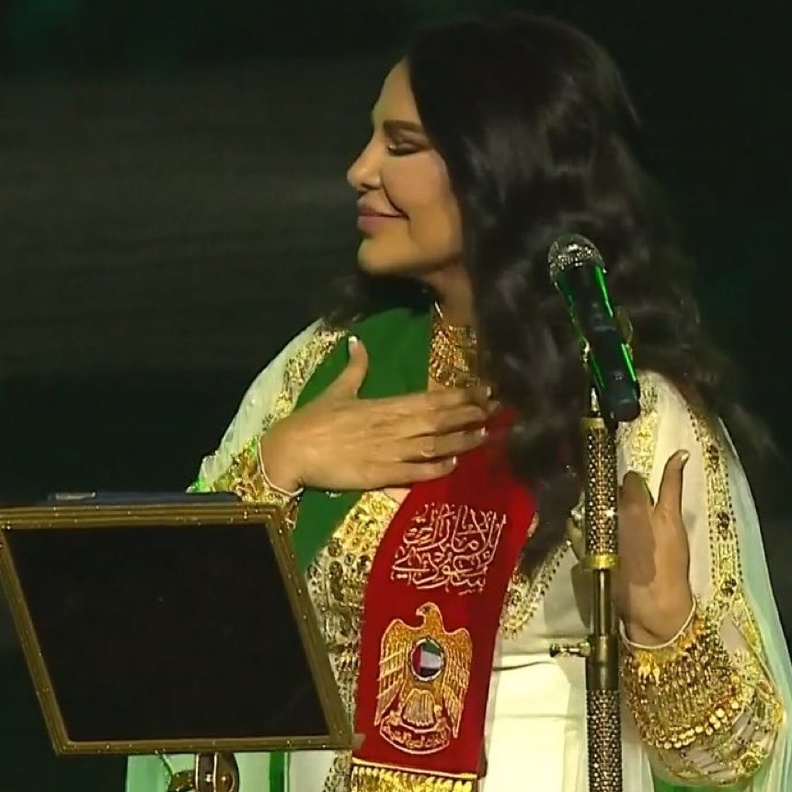 الفنانة أحلام تنهار بالبكاء في حفل اليوم الوطني السعودي 90