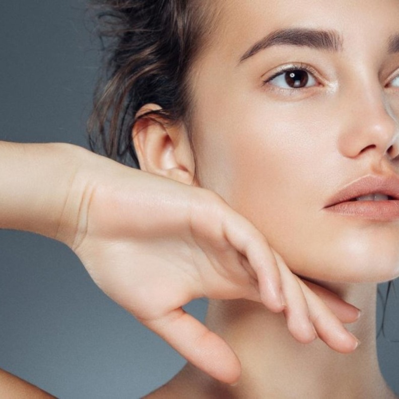  فوائد تقشير صورة رئيسية الوجه بالليزر الفراكشنال وطريقة استخدامه