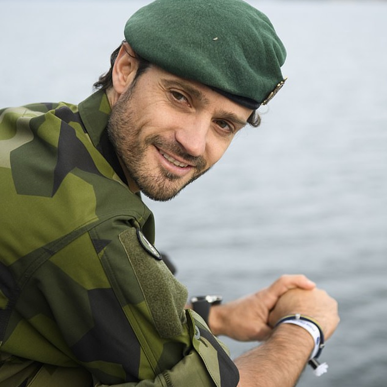  الأمير كارل فيليب يزور الفوج البحري الأول