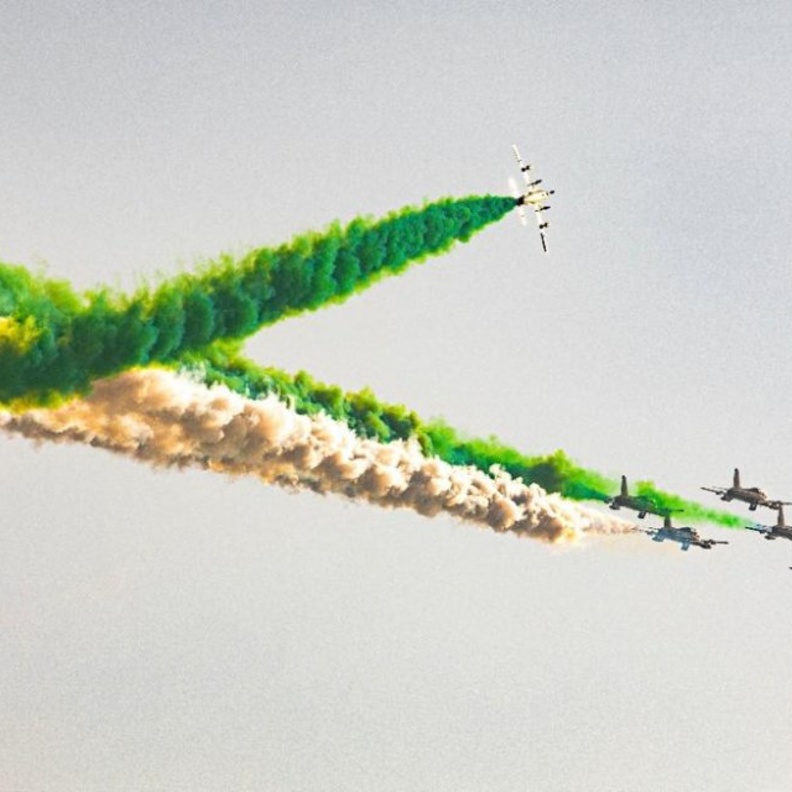 بالصور.. فرسان الإمارات يحتفلون باليوم الوطني السعودي في عرض جوي استثنائي