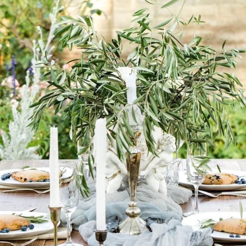  اشجار و اغصان الزيتون تناسب حفلات الزفاف الصيفية