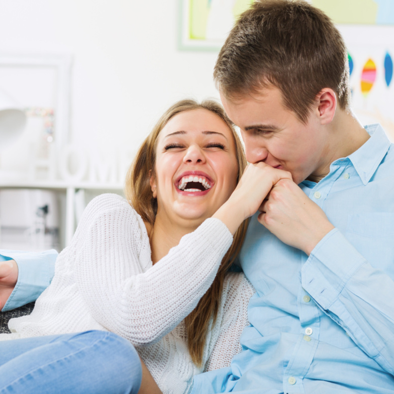 5 نصائح لتجعلي زوجك يهتم بك وانتي بعيدة عنه