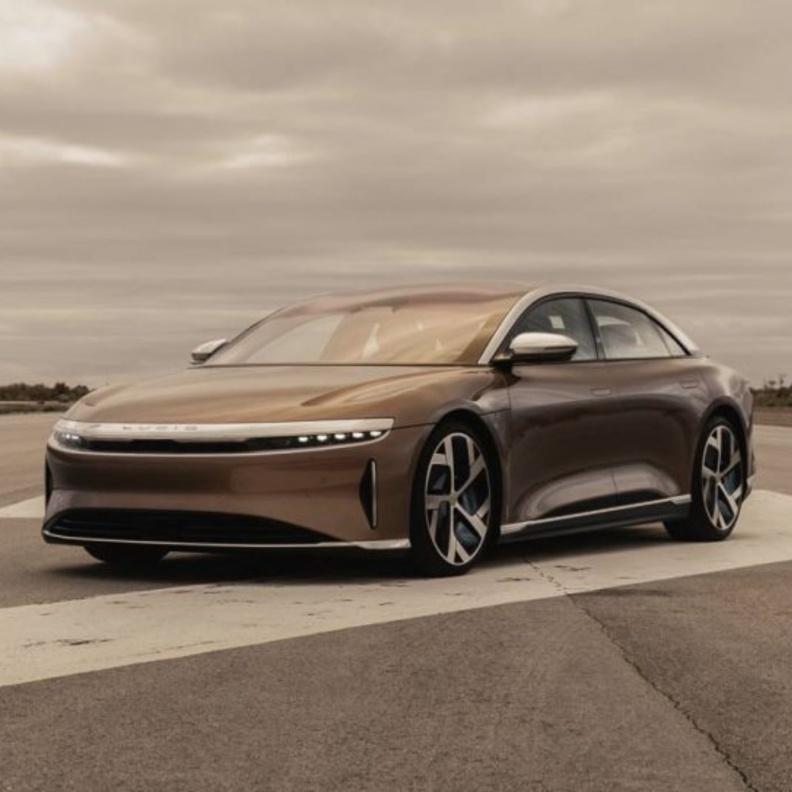 مؤسس شركة تسلا يعد بطرح سيارات ذاتية القيادة بأسعار معقولة