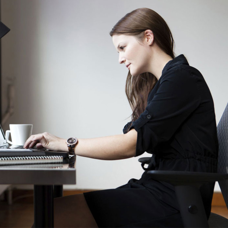  الجلوس الطويل وتأثيره على حياة الشابات