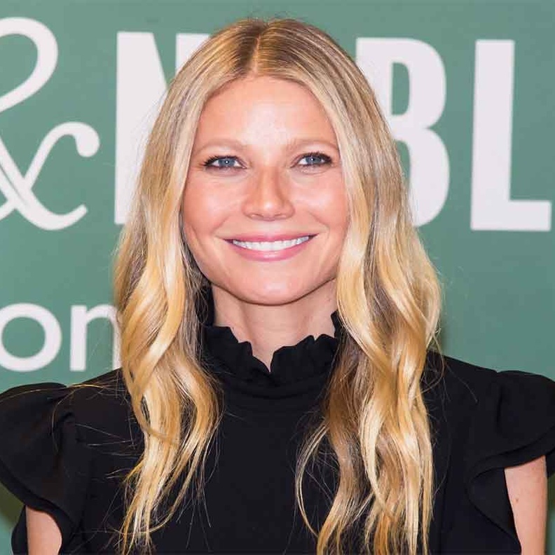 مكياج ترابي ناعم مع الشعر الويفي