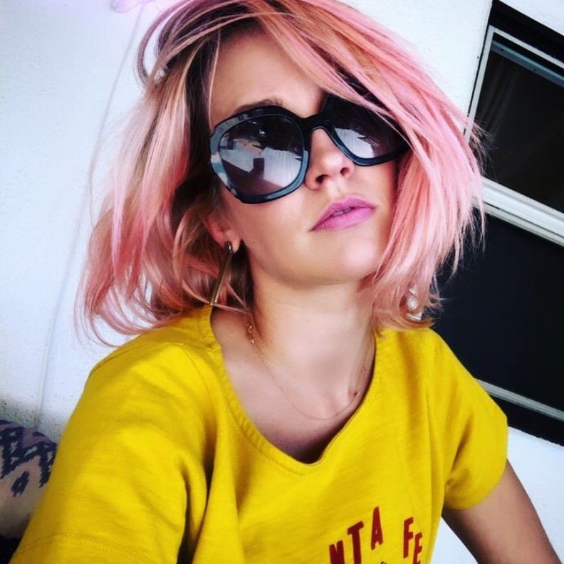 في عيد ميلادها.. أبرز إطلالات آنا كامب الجمالية