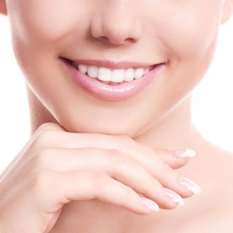 توريد الشفاه باستخدام الليمون