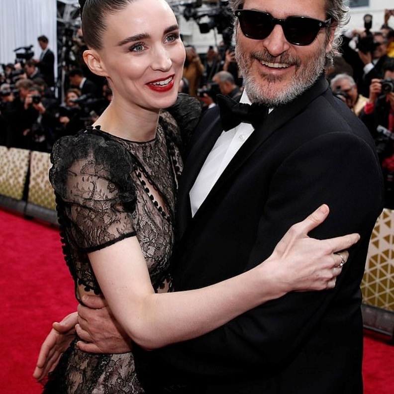 واكين فينيكس و روني مارا