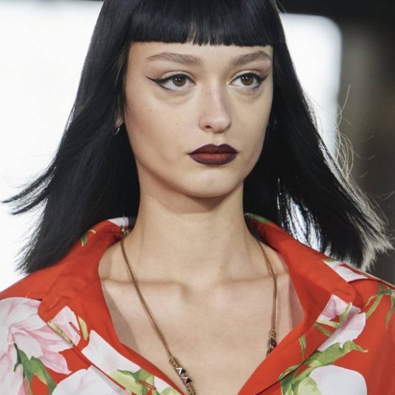 الوان احمر شفاه حمراء ومخملية بأسلوب الاومبريه من دار Valentino