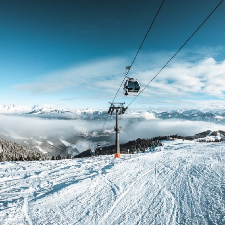  صعود الجبال بواسطة التلفريك بواسطة Matěj Kemr