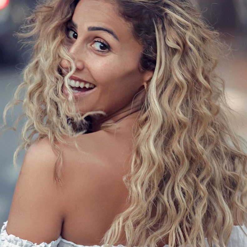 دينا الشربيني وتمارين رياضية في الجيم