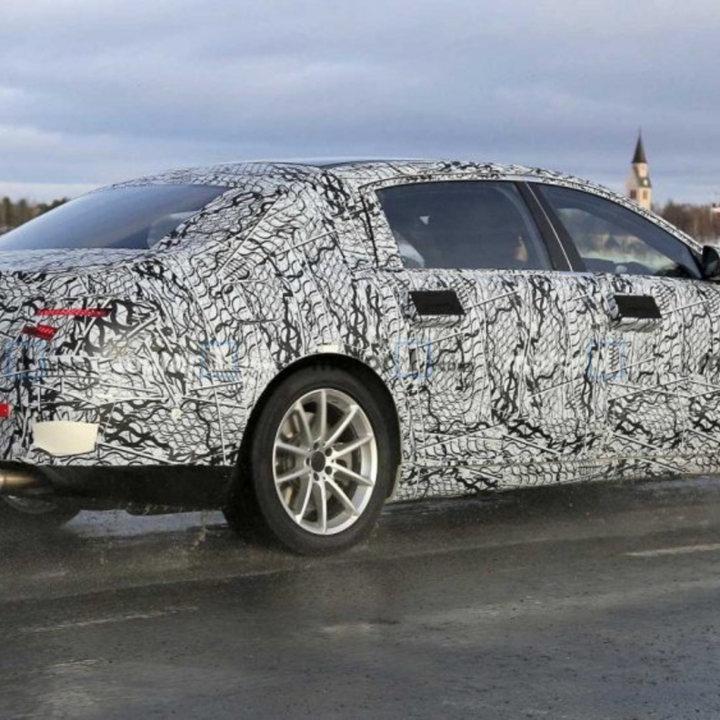 تصميم تخيلي لمرسيدس مايباخ اس كلاس 2021