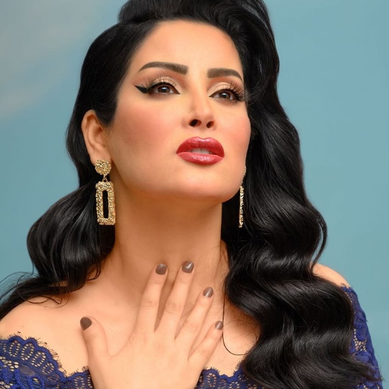 طريقة عمل مكياج ترابي للسهرات الخريفية على طريقة مروة محمد