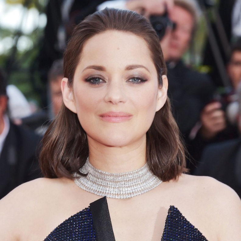 ماريون كوتيار ساحرة بقلادة الماس من بولغاري Bulgari