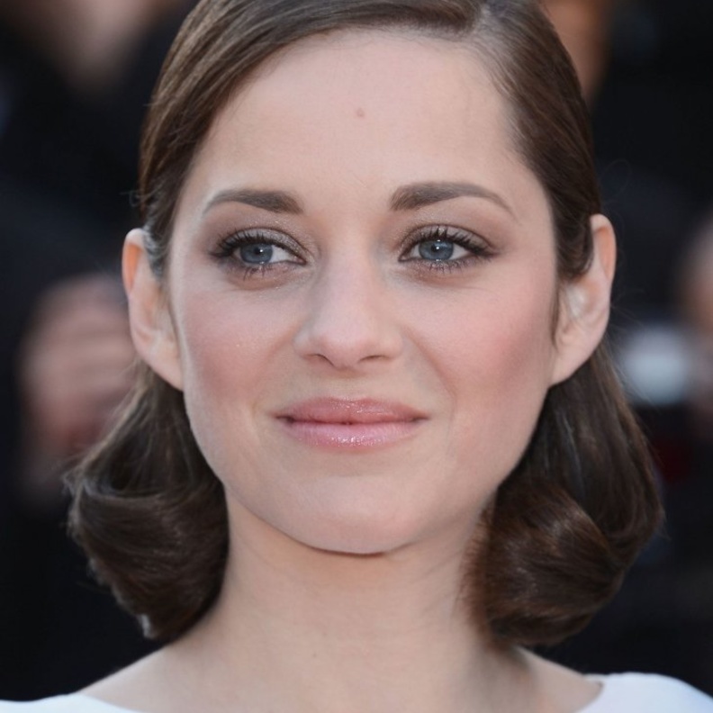 من أجمل إطلالات ماريون كوتيار الجمالية