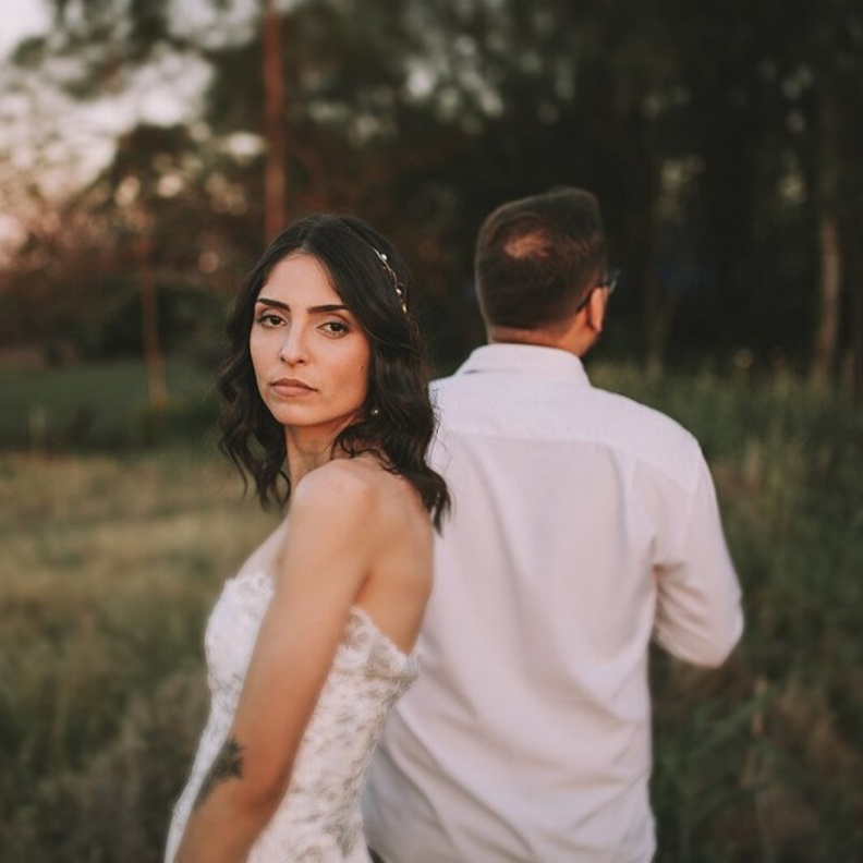 يحترم الزوج زوجته ويحب عائلتها