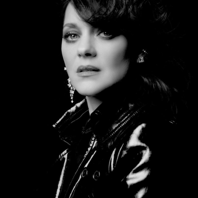 Ice Cube Capsule.. رؤية ماريون كوتيار للمجوهرات الأخلاقية بالتعاون مع كارولين شوفوليه 