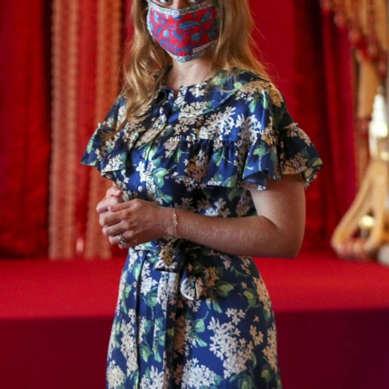 الأميرة بياتريس تزور معرض فستانها العتيق بقلعة وندسور