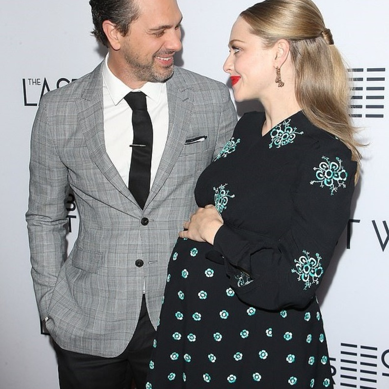 أماندا سيفريد و زوجها