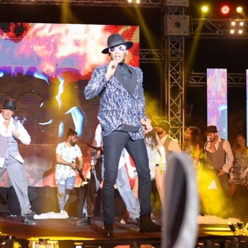 محمد رمضان في شعل حفله الغنائي في منطقة زايد بمصر