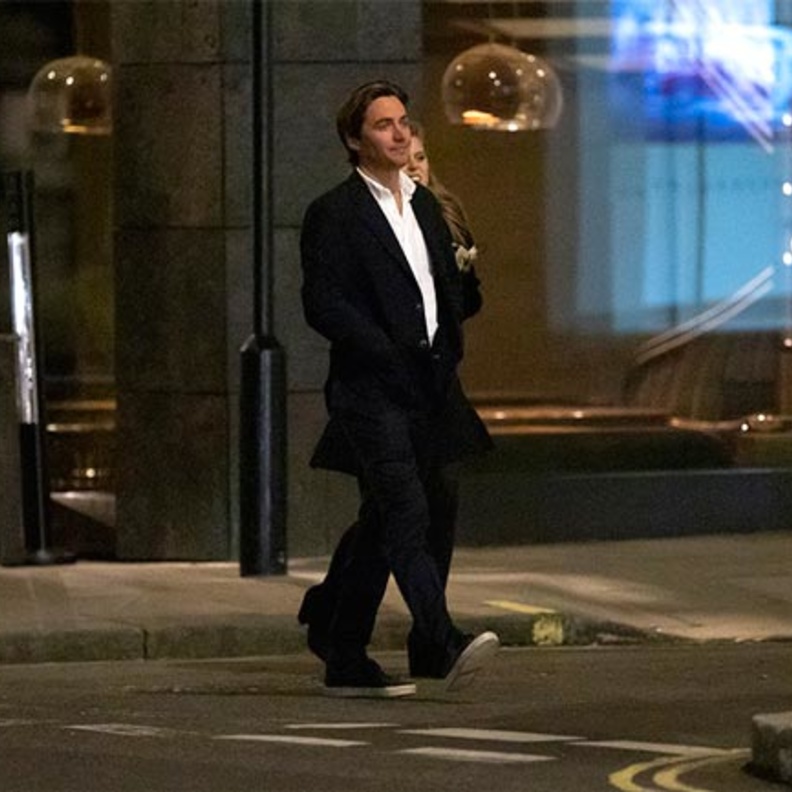 أحدث ظهور للأميرة بياتريس بصحبة زوجها في موعد مسائي في لندن