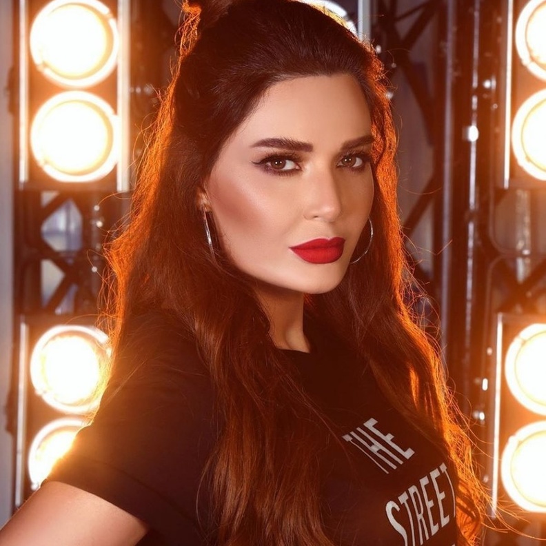 سيرين عبد النور تقص شعرها مع بداية الخريف