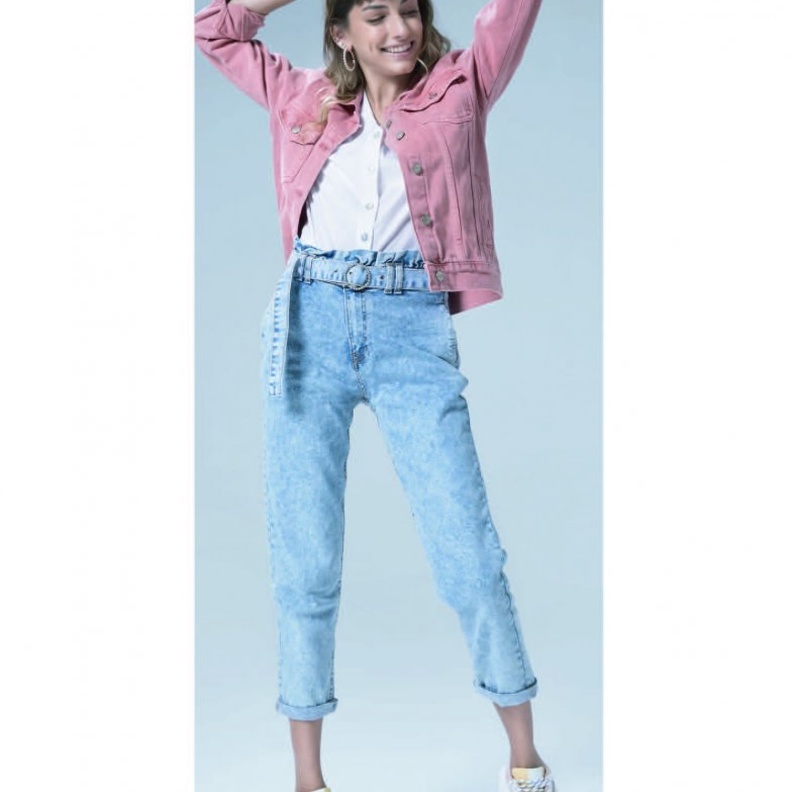 5 طرق بسيطة لطلة غنية بأزياء الدنيم الأنيقة بأقل من 100 ريال