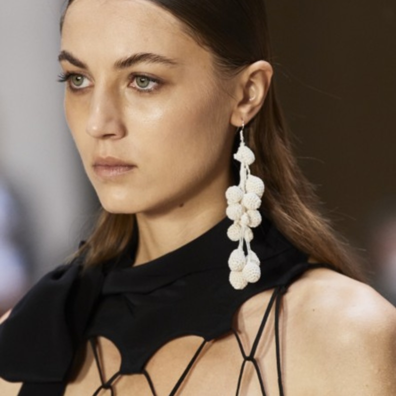  الأقراط المنفردة من عرض Mario Dice