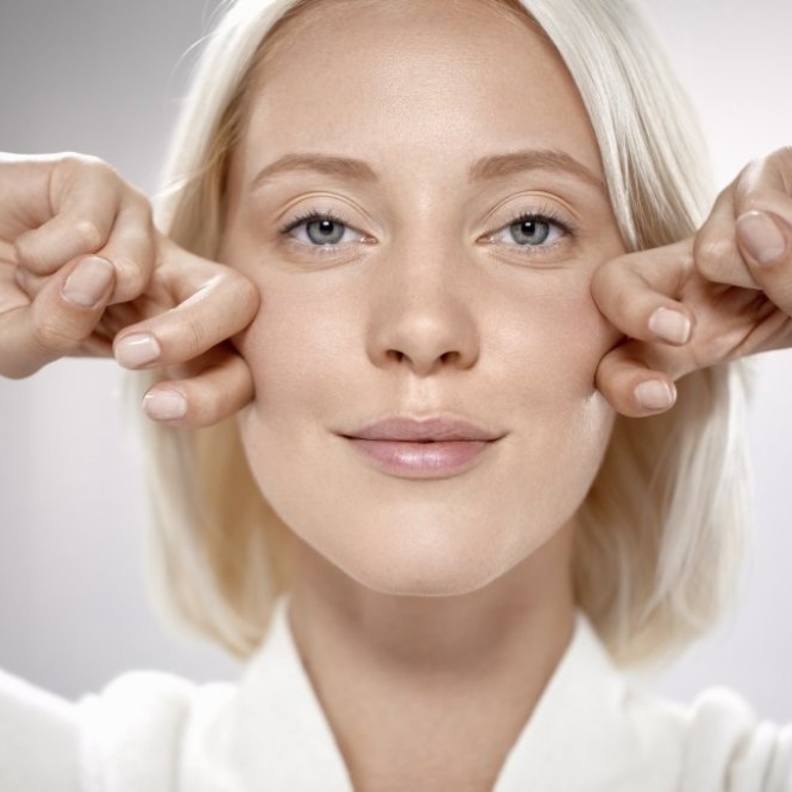 SISLEŸA L’integral Anti-Âge La Cure.. أعيدي تفعيل الطاقة الحيوية لبشرتك بأربعة أسابيع