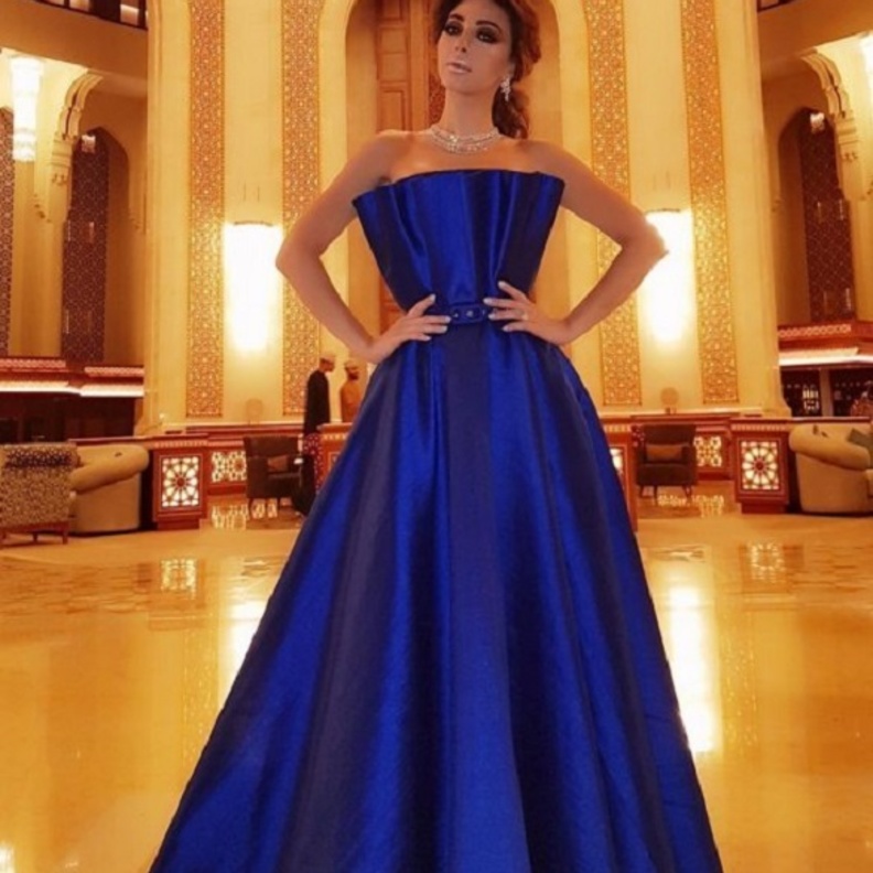 فساتين خطوبة باللون النيلي من nfbynour