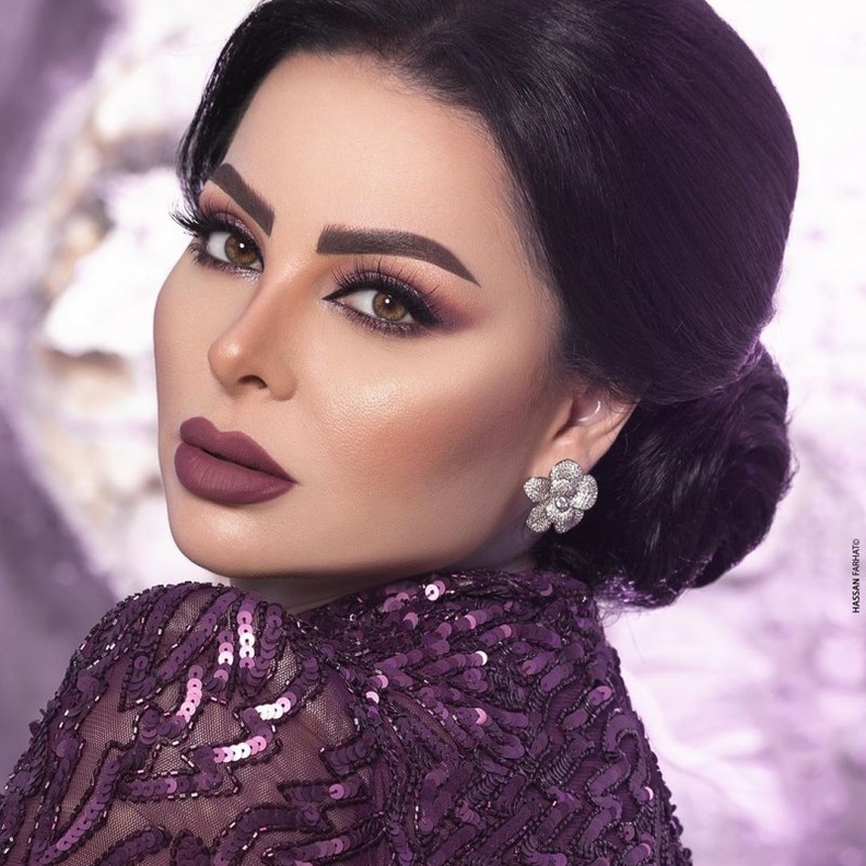  مكياج عروس قوي وبنفسجي مستوحى من اطلالة ديانا كرزون