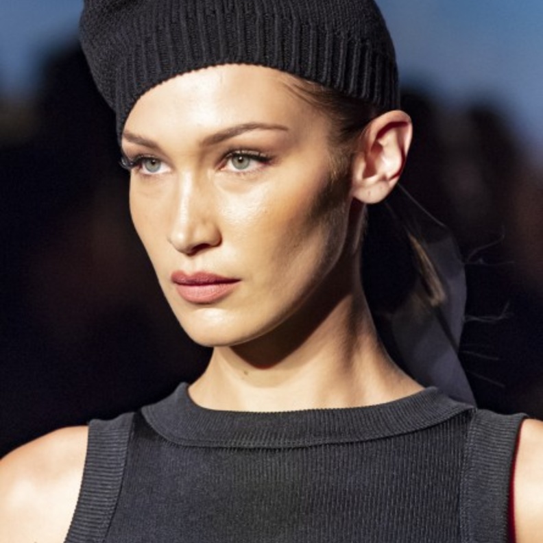 احدث اكسسوارات شعر عصرية لإطلالة مميزة بأسلوب Brandon Maxwell