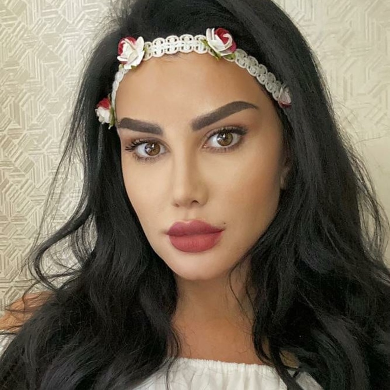 جيني أسبر في احدث اطلالة لها