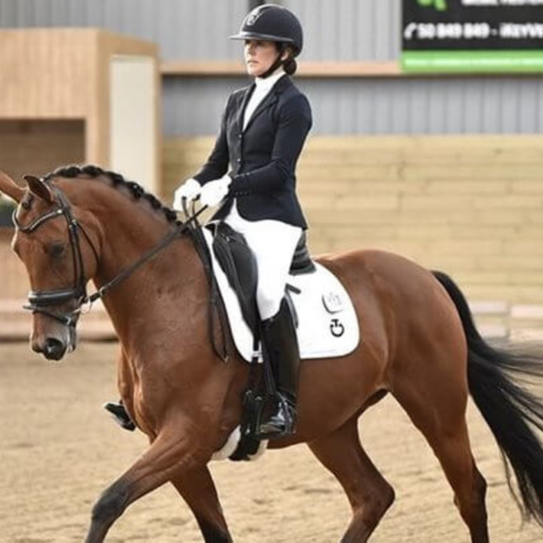 الأميرة ماري تشارك في مسابقة للخيول في هيلسجارد