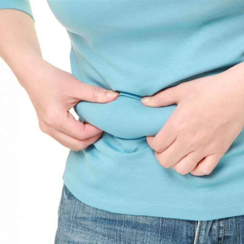 أسباب ظهور ترهلات البطن وطرق علاجها الفعالة