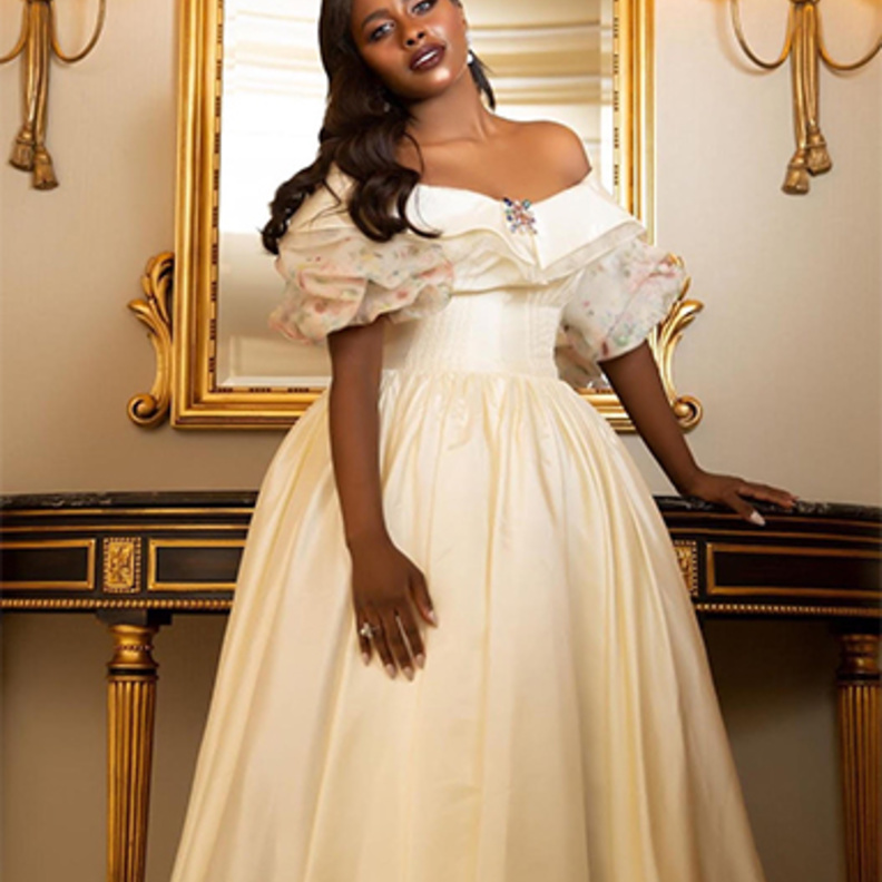 داليا مبارك بالفستان الابيض المنفوش