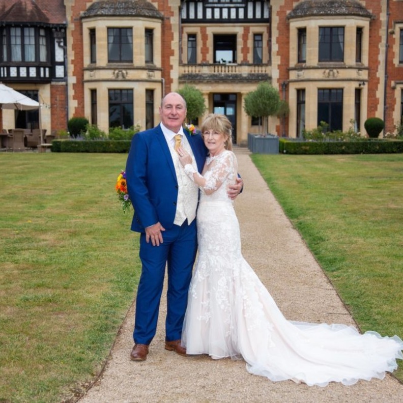 حفل زفاف عروس مصابة بالسرطان