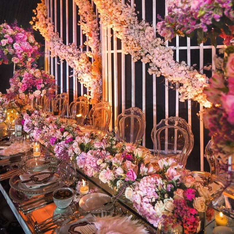  اكاليل الزهور باللون الوردي من تصميم فادي فتوح