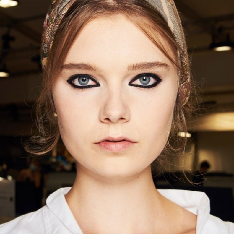  اجمل رسمات ايلاينر باللون الاسود العريض بأسلوب دار Christian Dior