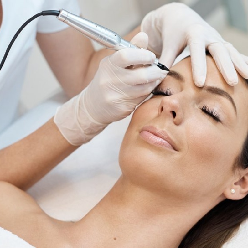 زراعة شعر الحواجب لمظر متكامل وأكثر جاذبية