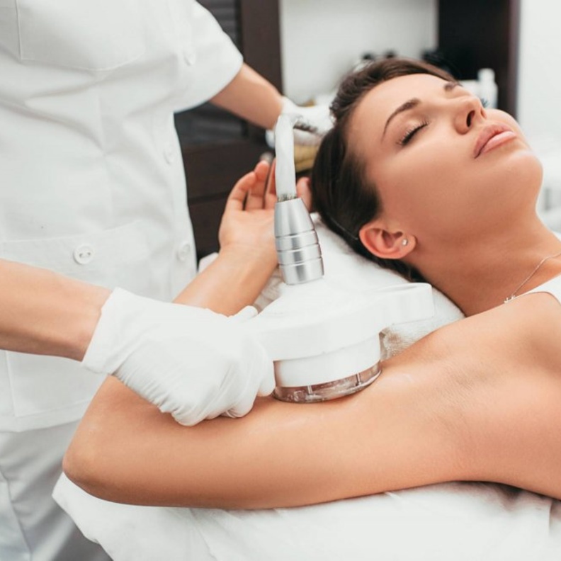 عملية تجميل الزنود أهم أضرارها وكيف تتم 