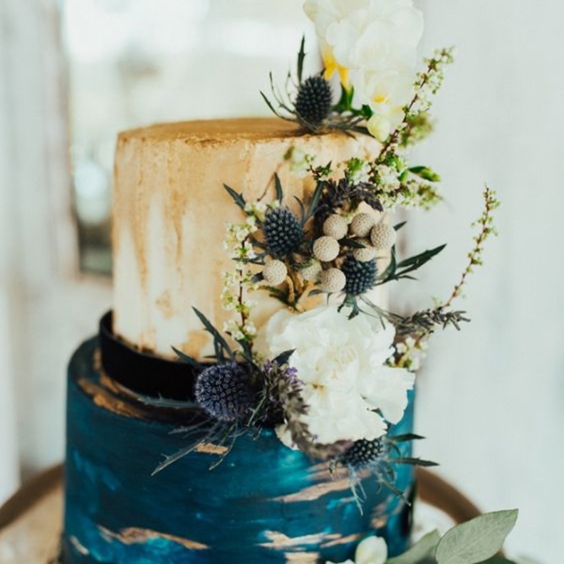 افكار لكيكة زفاف بالالوان المائية