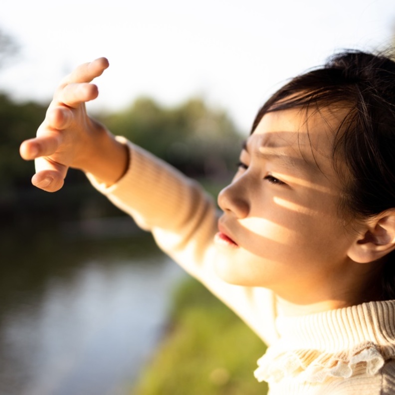 ما هي اعراض حساسية العين من الضوء