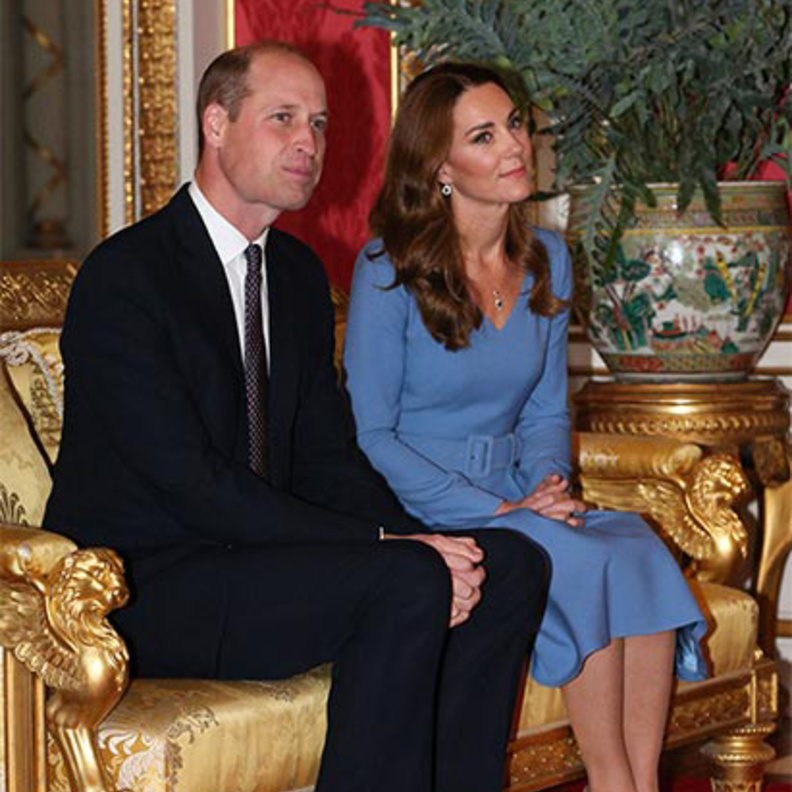 الأمير وليام ينوب عن الملكة في قصر باكنغهام