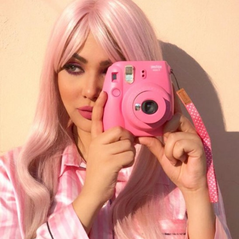 ابتسام تسكت بالشعر الوردي