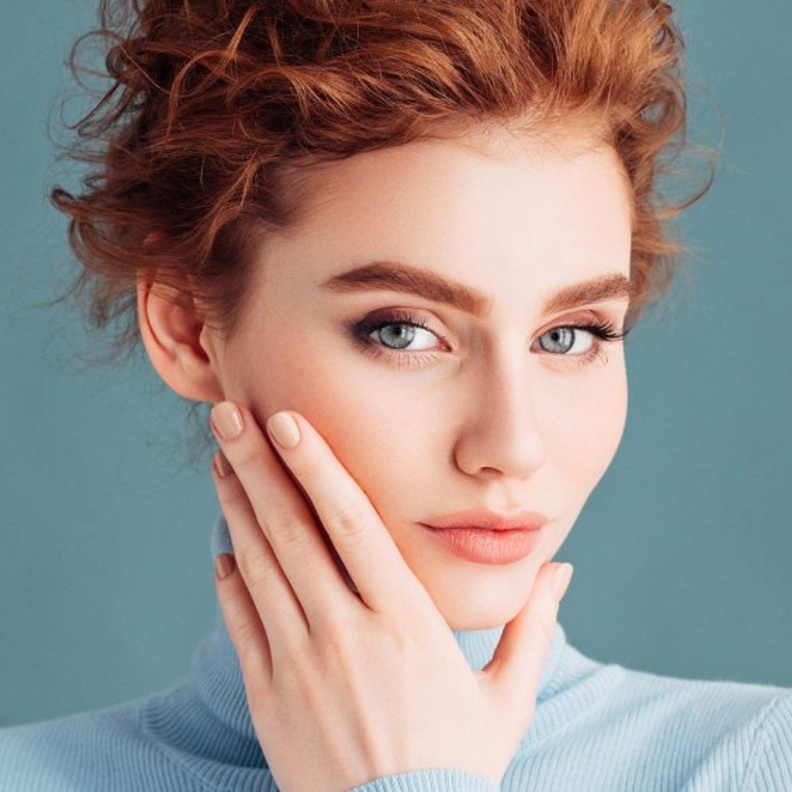 أحمر الشفاه بألوان فاتحة لبشرة بيضاء