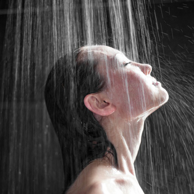 ما العلاقة بين الاستحمام بالماء الساخن وطول العمر