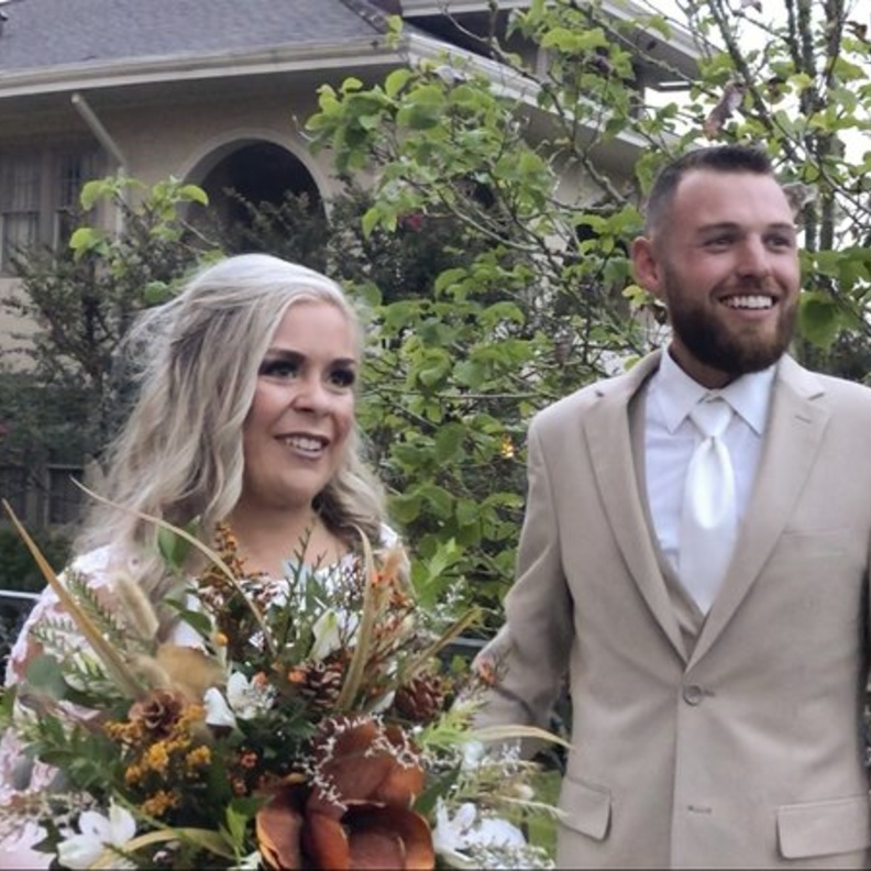  اقامة حفل زفاف قبل الأوان بسبب اعصار امريكا