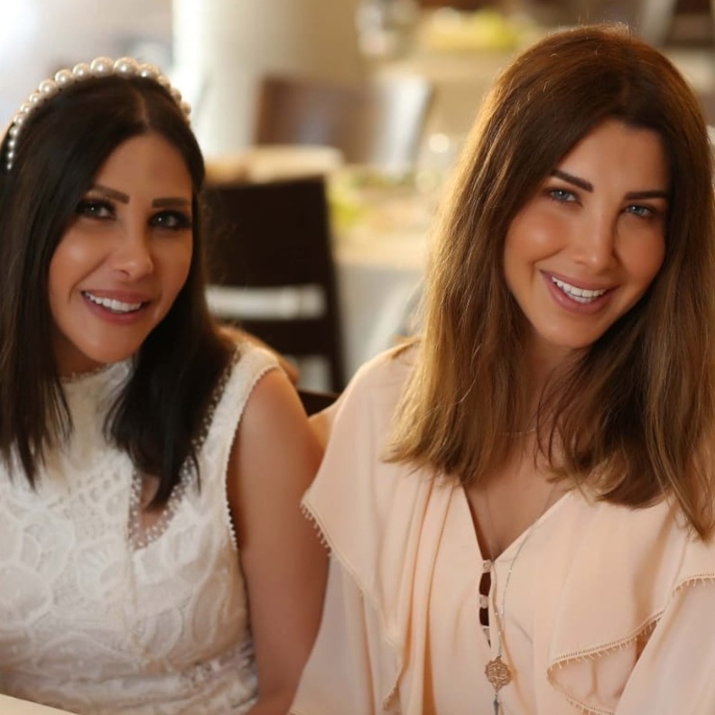 نانسي عجرم بأحدث ظهور لها مع شقيقتها نادين عجرم