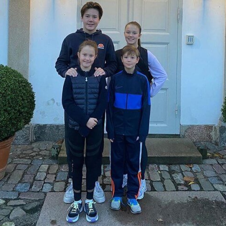 العائلة المالكة الدنماركية تشارك في اليوم الرياضي في مدرسة دنماركية